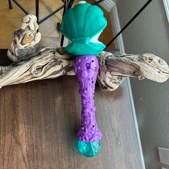 Disney Parks Ariel Clamshell Musical Light-Up Bubble Wand The Little Mermaid - Picture 5 of 7